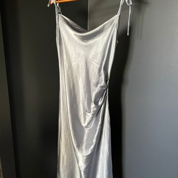 Bridesmaids or Hot Dates? You Decide! - Picture 4 of 8